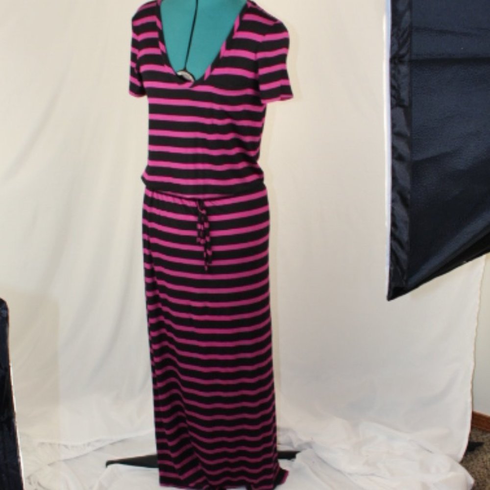 Caslon - Short sleeve , black and magenta striped maxi dress